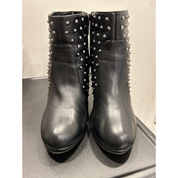 Womens Torrid 9W Black High Heel Boots Zipper Side Faux Leather Studded Flawed - Picture 8 of 13